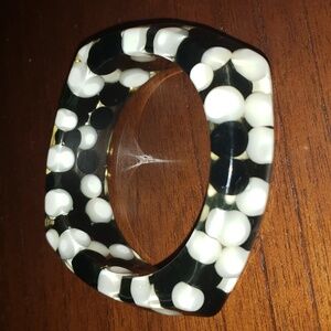 Black and white acrylic bracelet